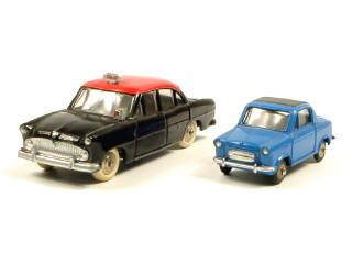 Lot 747 - DINKY TOYS (FRANCE) (2)