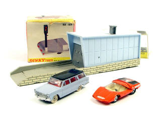 Lot 761 - DINKY TOYS FRANCE (4)