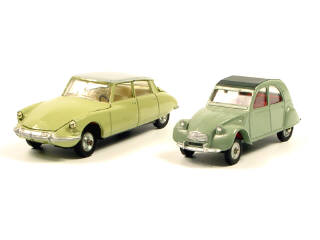 Lot 754 - DINKY TOYS FRANCE (2)
