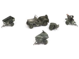 Lot 135 - DIVERS (4)
