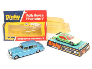 Lot 326 - DINKY TOYS (GB) (2)