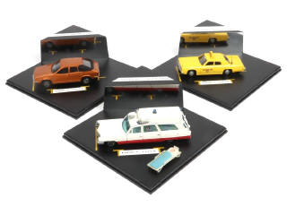 Lot 329 - DINKY TOYS (GB) (3)