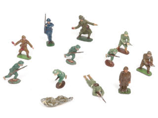 Lot 50 - DIVERS (12)