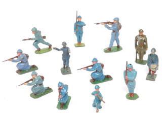 Lot 51 - DIVERS (12)