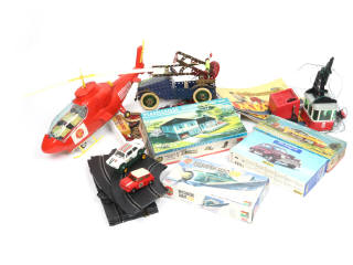Lot 123 - DIVERS (12)