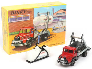 Lot 470 - DINKY TOYS (FRANCE) (1)