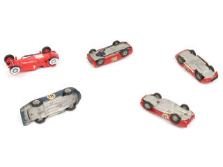 Lot 110 - DIVERS (5)