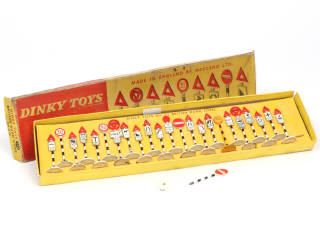 Lot 284 - DINKY TOYS (GB) (1)