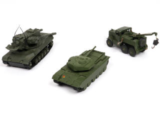 Lot 291 - DINKY TOYS (GB) (3)