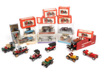Lot 129 - DIVERS (14)