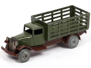 Lot 296 - DINKY TOYS (1)