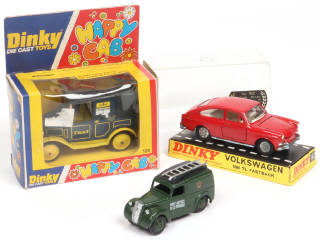 Lot 294 - DINKY TOYS (GB) (3)