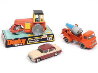 Lot 293 - DINKY TOYS (GB) (3)
