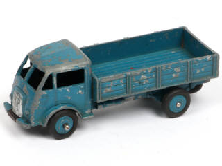 Lot 238 - DINKY TOYS (FRANCE) (1)