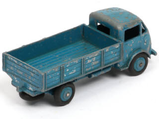 Lot 238 - DINKY TOYS (FRANCE) (1)