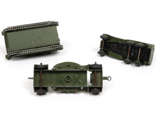 Lot 287 - DINKY TOYS (GB) (3)