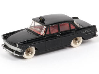 Lot 239 - DINKY TOYS (FRANCE) (1)