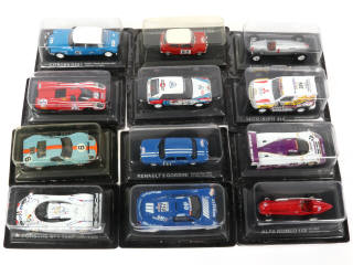 Lot 118 - DIVERS (12)