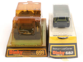Lot 286 - DINKY TOYS (GB) (2)