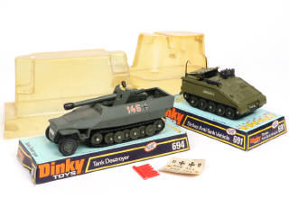 Lot 285 - DINKY TOYS (GB) (2)