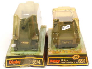 Lot 285 - DINKY TOYS (GB) (2)