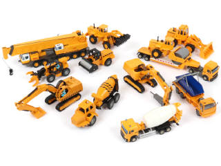Lot 130 - DIVERS (12)