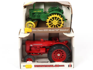 Lot 81 - ERTL (USA) (2)