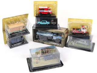 Lot 120 - DIVERS (8)