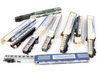 Lot 53 - HORNBY 'HO' (8)