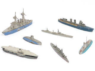 Lot 264 - DIVERS (7)