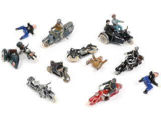 Lot 23 - DIVERS (17)