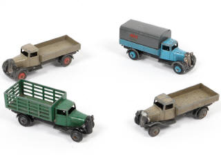 Lot 256 - DINKY TOYS (GB) (4)