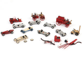 Lot 269 - DIVERS (12)