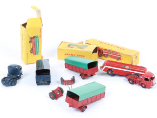 Lot 252 - DINKY TOYS (FRANCE) (4)