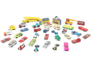Lot 133 - DIVERS (35)