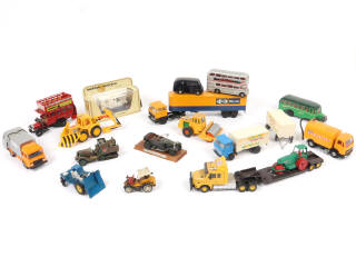 Lot 127 - DIVERS (18)