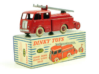 Lot 699 - DINKY TOYS FRANCE (1)