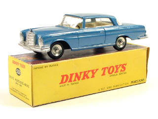 Lot 659 - DINKY TOYS FRANCE (1)