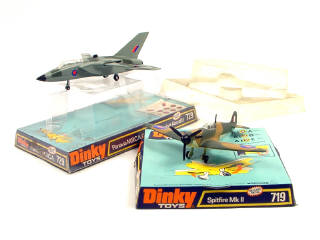 Lot 839 - DINKY TOYS GB (2)