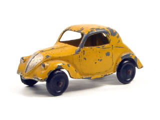 Lot 588 - DINKY TOYS (FRANCE) (1)