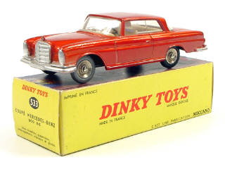 Lot 660 - DINKY TOYS FRANCE (1)
