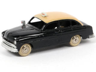 Lot 188 - DINKY TOYS (FRANCE) (1)