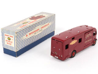 Lot 256 - DINKY TOYS (GB) (1)