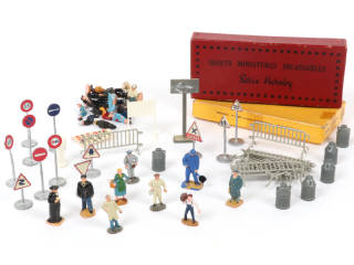 Lot 24 - DIVERS (50)