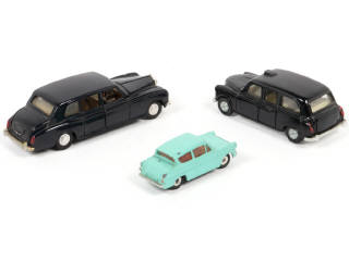Lot 174 - DINKY TOYS (GB) (3)
