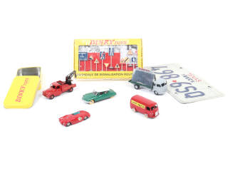 Lot 83 - DIVERS (8)