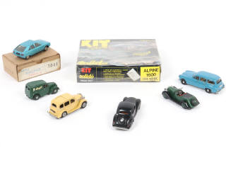 Lot 122 - DIVERS (7)