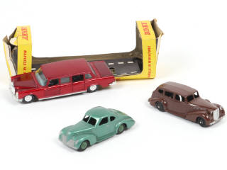 Lot 156 - DINKY TOYS (GB) (3)