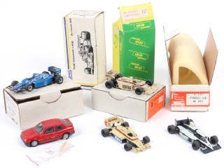 Lot 114 - DIVERS (5)