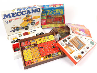 Lot 110 - DIVERS (5)